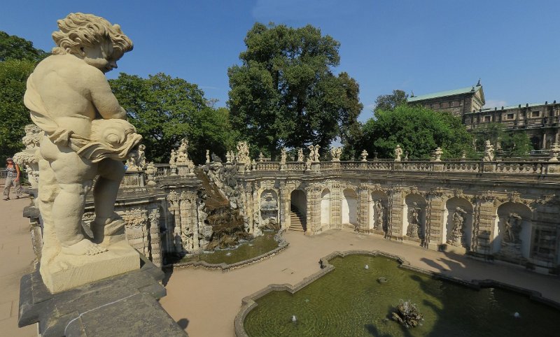 (68) Dresden - Statuary, Zwinger.jpg